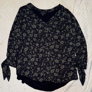 Chic Black Floral V-Neck Blouse